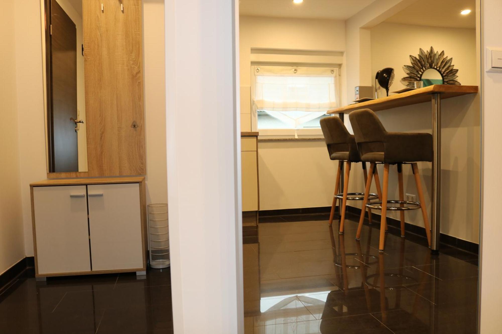 Zwei Schicke Apartments Mit Parkplatz Köln Rom bilde